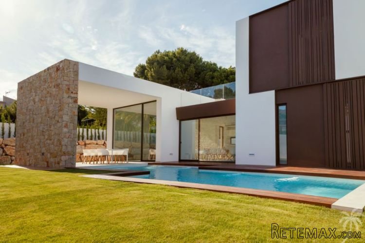 Recently finished new built villa in modern style located..