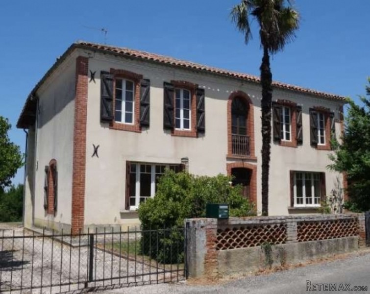 Maison de maitre in heart of quiet..