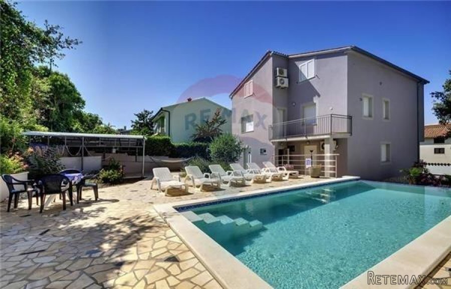 Istra,Banjole, kuća s apartmanima i pogledom na more