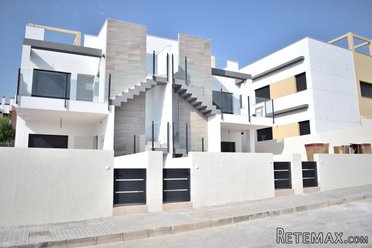 Los dúplex se ubican en un complejo residencial en Punta..