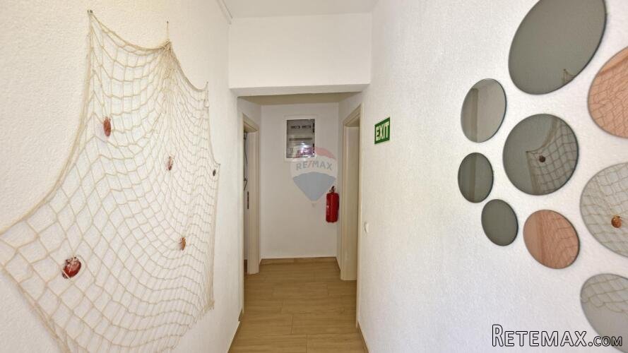 Istra, Poreč, apartmanska kuća s 5 stambenih jedinica i baze - 2