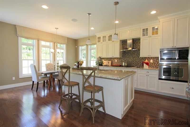 4 bedroom House For Sale: 15.. - 2