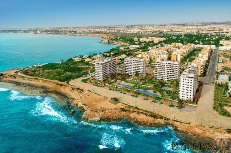 Apartment with frontal sea views, 3 bedrooms, 2 bathrooms..