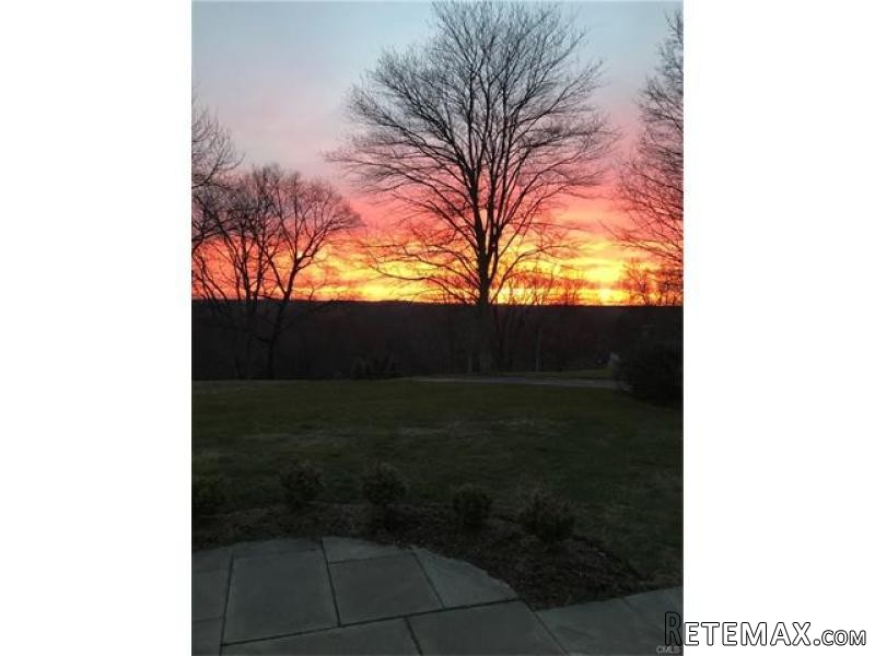 6 bedroom House For Sale: 39 WICKS END.. - 2
