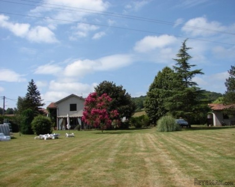 Spacious, well presented village house.. - 2