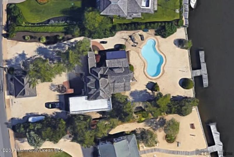 4 bedroom Detached House For Sale: 955..