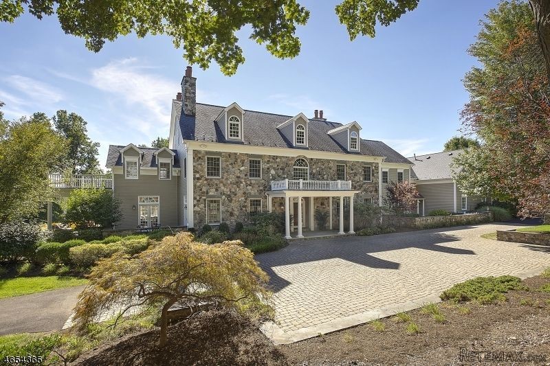 5 bedroom Detached House For Sale: 19..