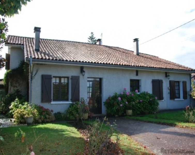 Spacious, well presented village house..