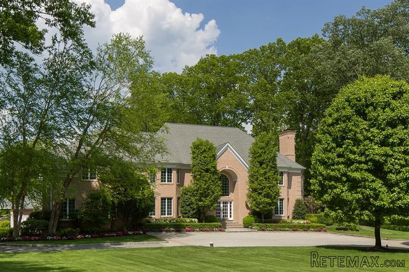 6 bedroom House For Sale: 15 Sky Meadow..