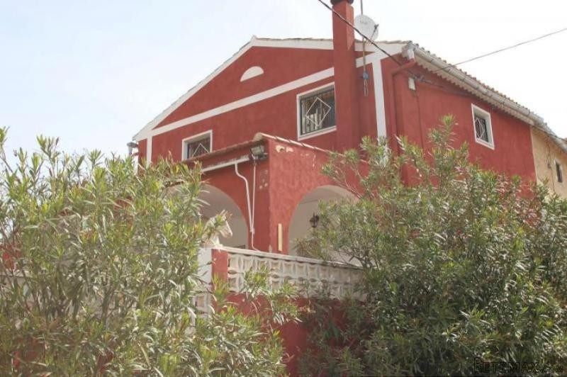 Country house near Monovar with stables..