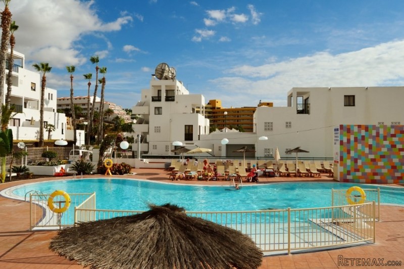 2 Bed 2 Bath Poolside Apartment for..