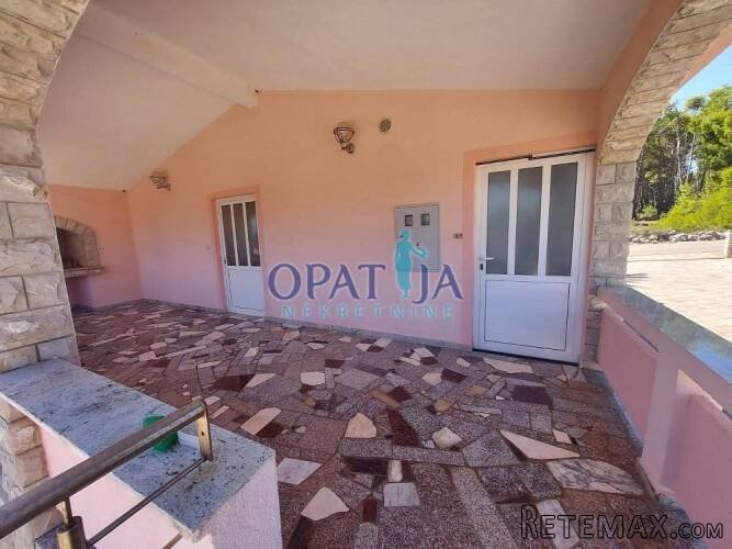 Vir, kuća 2 apartmana, 2 garaže i velika okućnica - 11