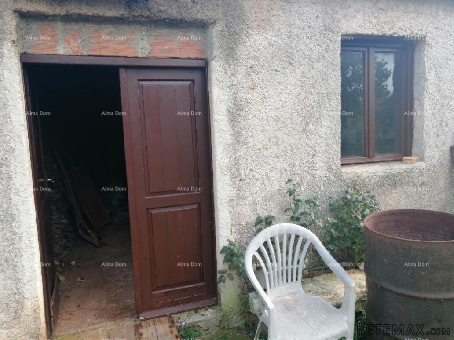 Građevinski teren sa 3 manja legalizirana objekta. Vareški. - 12