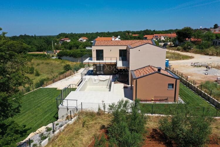 Poreč okolica – moderna vila s bazenom i 4 spavaće sobe - 2