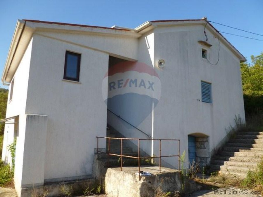 KUĆA - STARINA - 100 m2 + VELIKI TEREN
