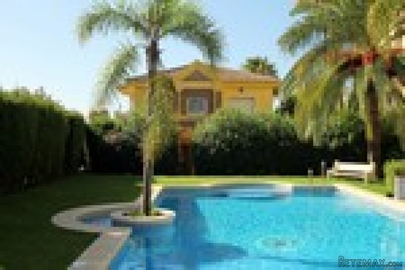 5 Bedrooms - Villa - Malaga - For Sale