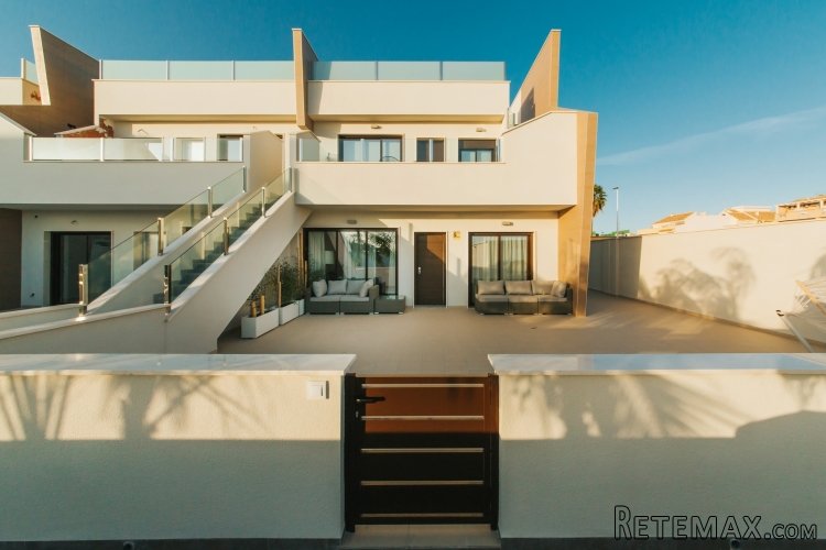 Los bungalow están ubicados en un complejo residencial en..