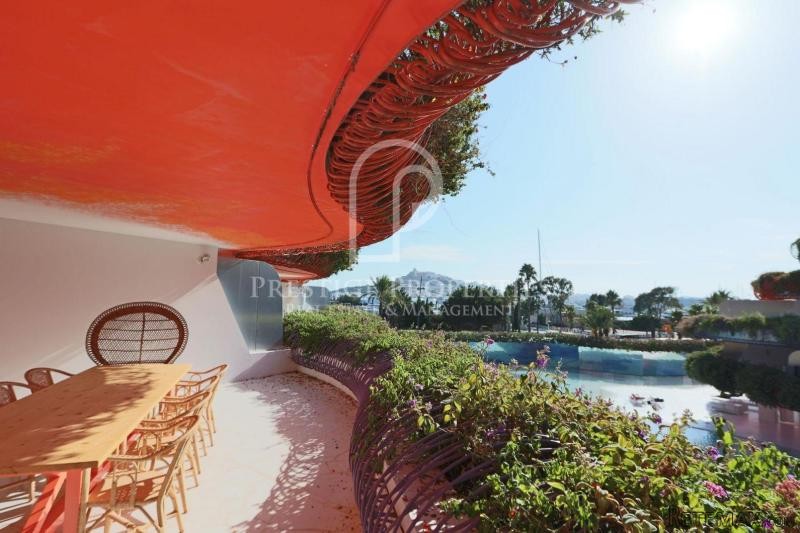 Beautiful apartment on the front line..