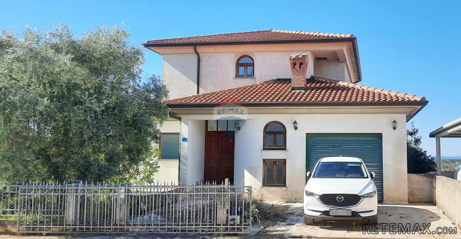 Istra, Umag - kuća s 3 stana, pogled na more
