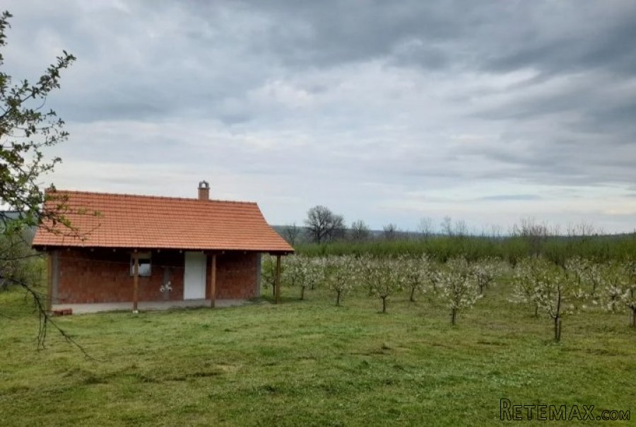 Vikendica na prodaju Sume-Topola