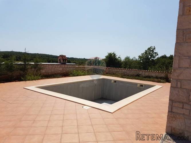 Vila s bazenom - 3