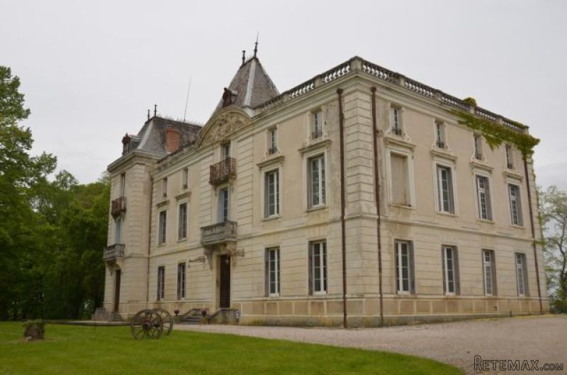 Chateau Set On 17 Hectares Of Land With.. - 2