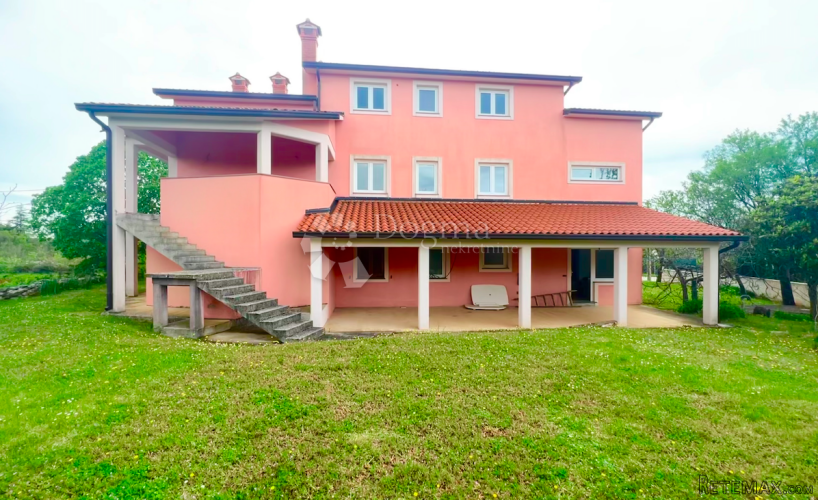 VELIKA KUĆA 647 m2 (prizemlje + kat + mansarda) - 2