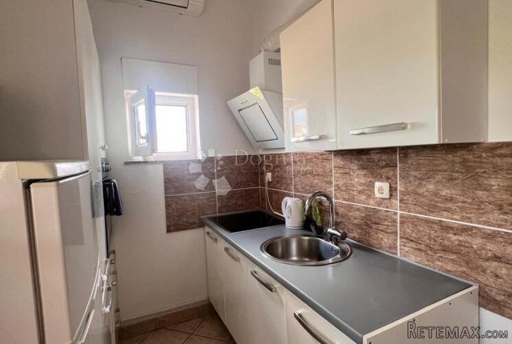 PRODAJE SE NAMJEŠTEN APARTMAN NA OTOKU VIRU! - 3
