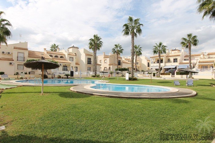 Beautiful upstairs apartment with sea view 300 meters from..