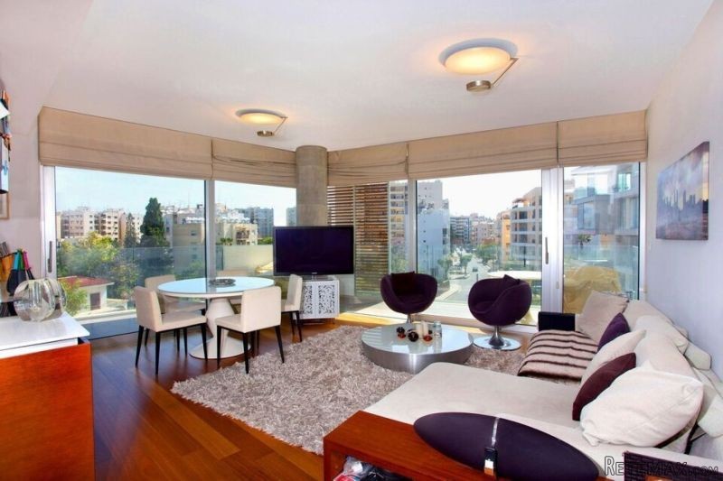 Elegant Contemporary Styled Three..