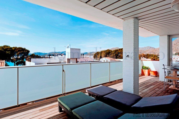 Lovely large second line penthouse in the Hotel Illa d'Or..