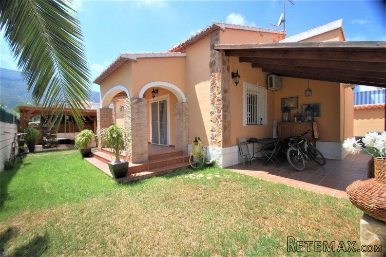 This family home is located in In a very quiet area on the..