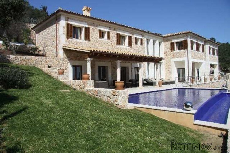 Fantastic villa on the last hole of the Pollensa golf..