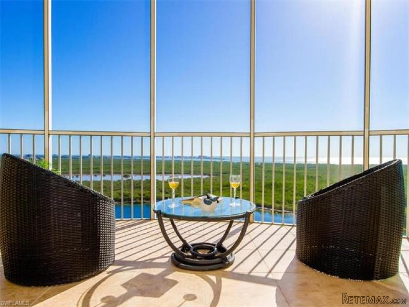 3 bedroom Condominium For Sale: Fort..