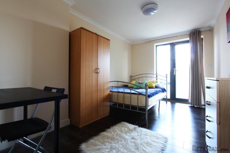 Single with double bed near East Acton..