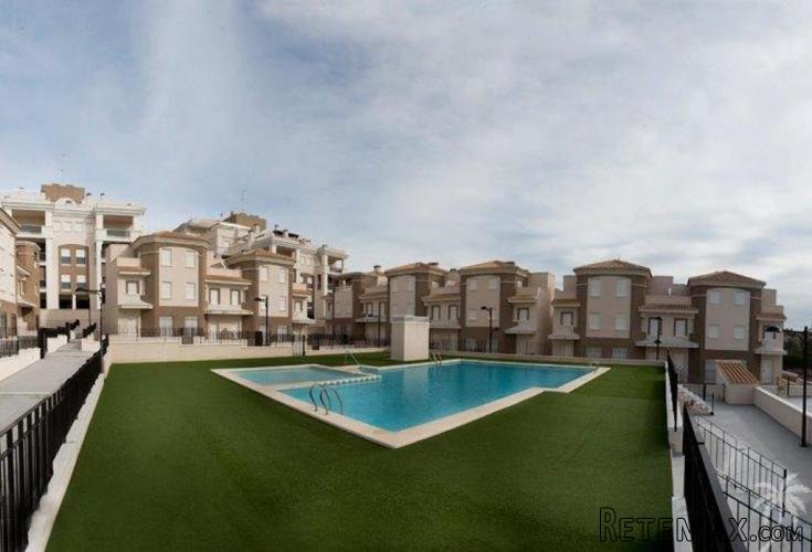 Townhouse with 3 bedrooms and 1 bathroom just 200 meters..
