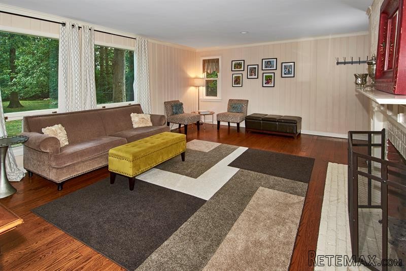 3 bedroom House For Sale: 100 Betsy.. - 2