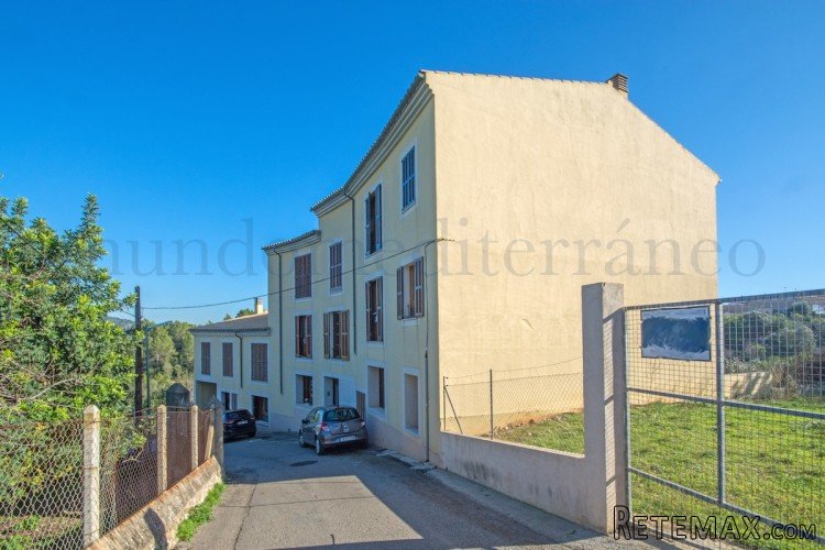 Apartment in Campanet with beautiful views of the mountain..