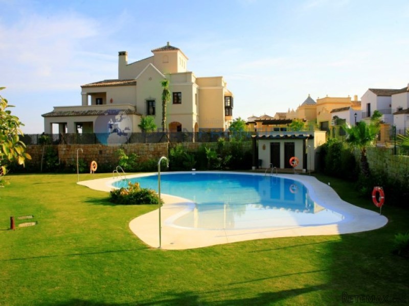 Sotogrande: Alto Bargain Townhouse