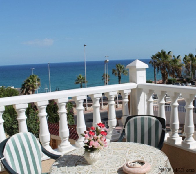 4 Bedrooms - Villa - Alicante - For Sale