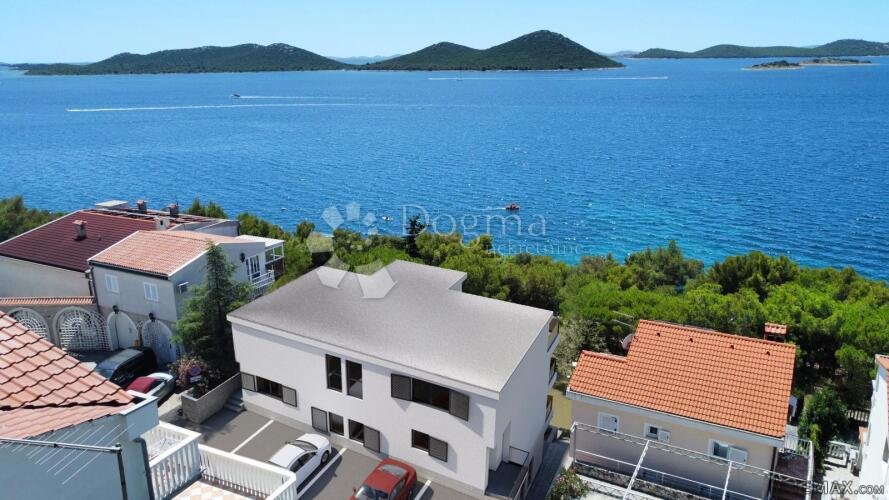 DRAGE PAKOŠTANE - DELUX APARTMENT FIRST LINE TO THE SEA - A