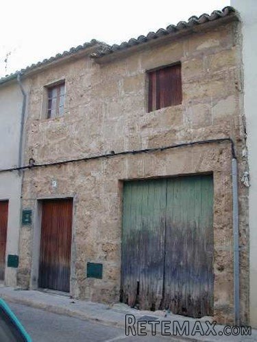 Very good location for this townhouse which once..