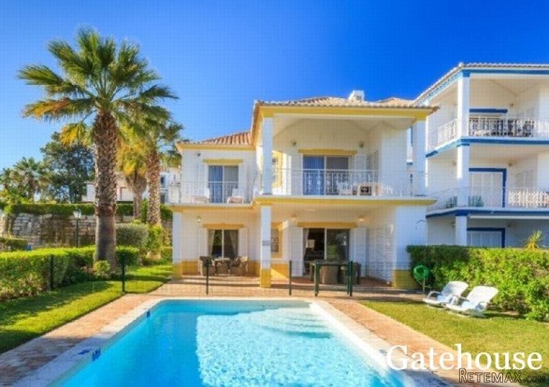 Encosta do Lago Golf Apartment For sale..