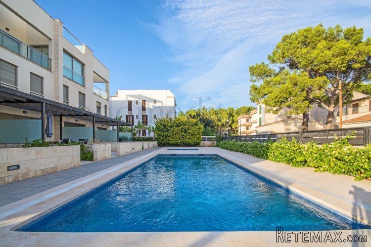 Superb duplex on ground floor and first floor in a very..