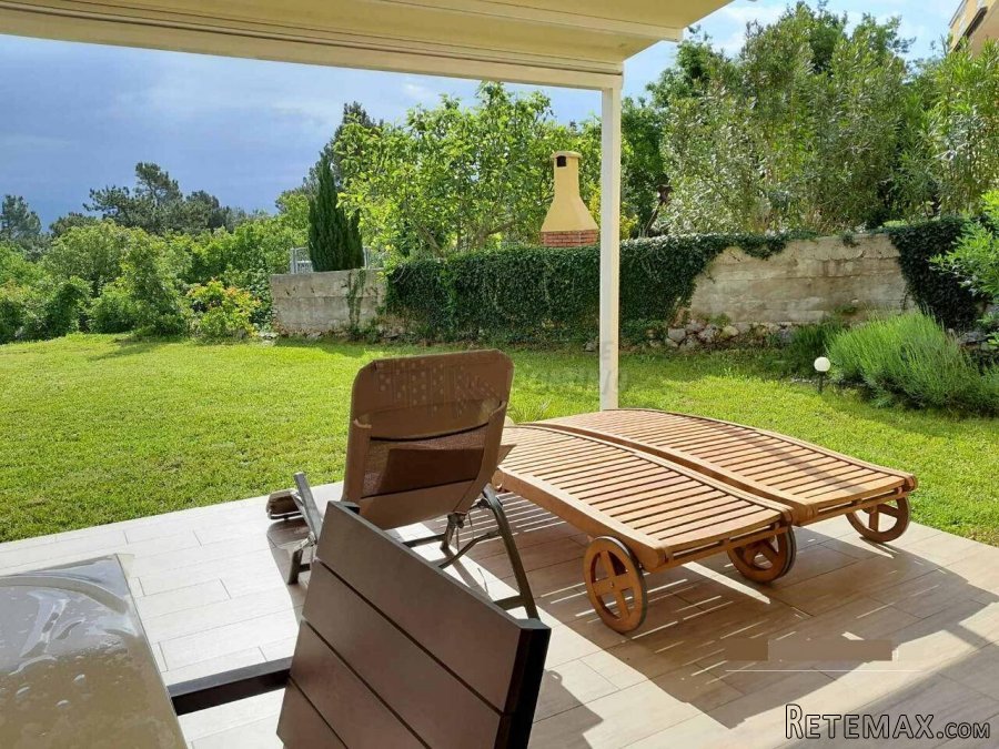 Apartman s prekrasnom okućnicom i pogledom! Uvala Soline! - 2