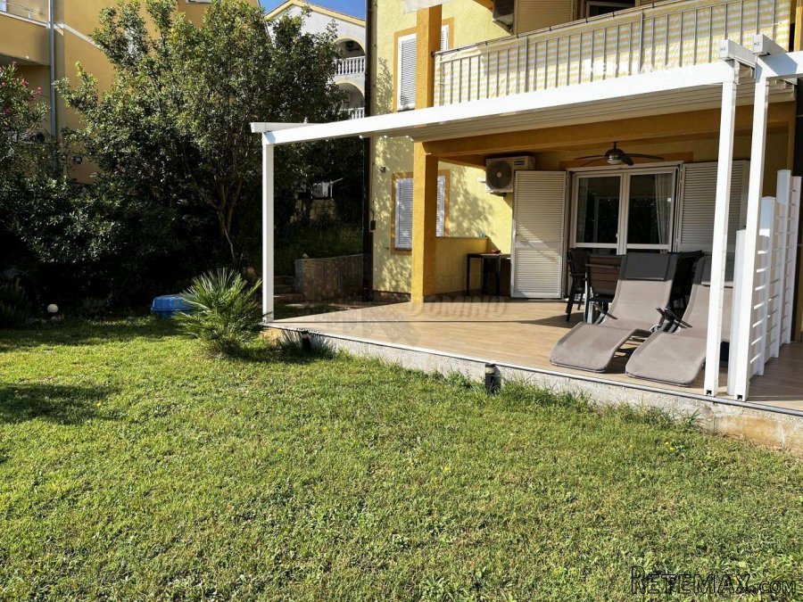 Apartman s prekrasnom okućnicom i pogledom! Uvala Soline! - 4
