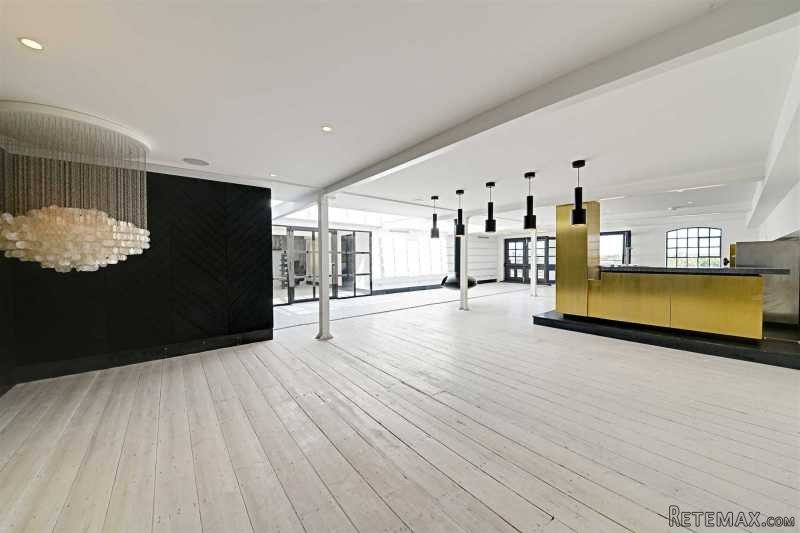 Metropolitan Wharf E1W - 2