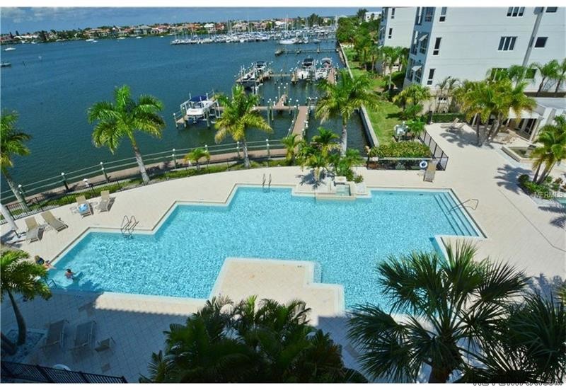 4 bedroom Property For Sale: 1030.. - 2