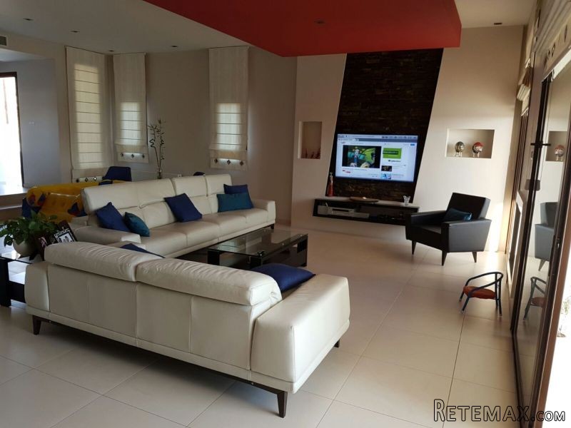 4 Bedroom Villa for SALE in Pyrgos area