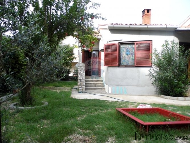 PULA, SAMOSOTOJEĆA KUĆA NA VIDIKOVCU - 3
